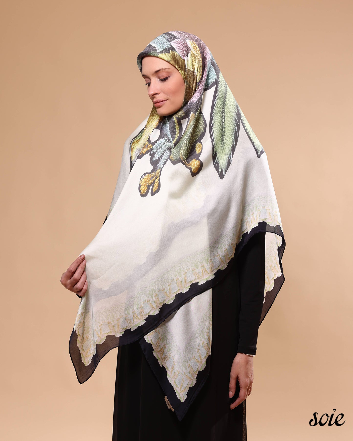 Feather Taspestry scarf