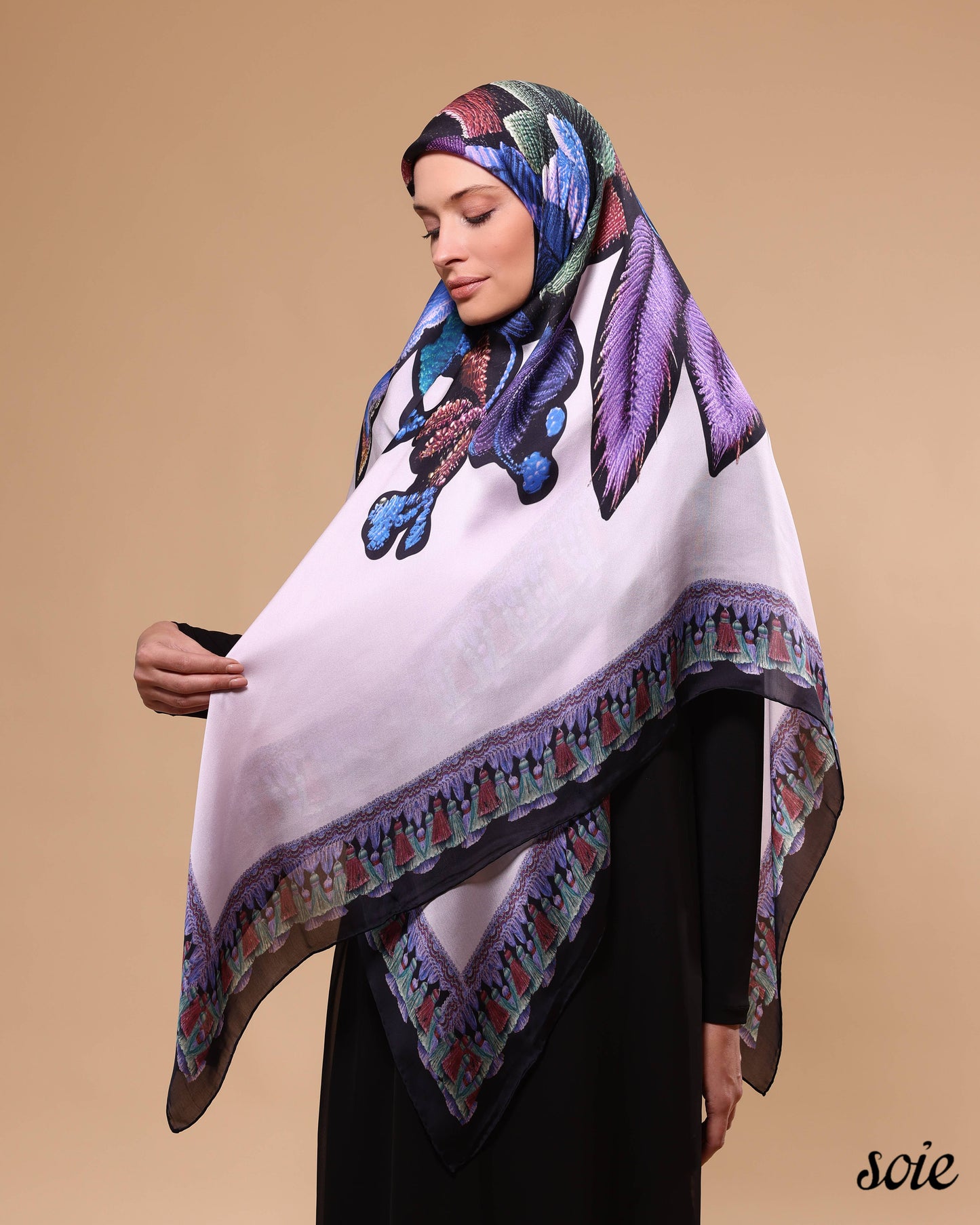 Feather Taspestry scarf