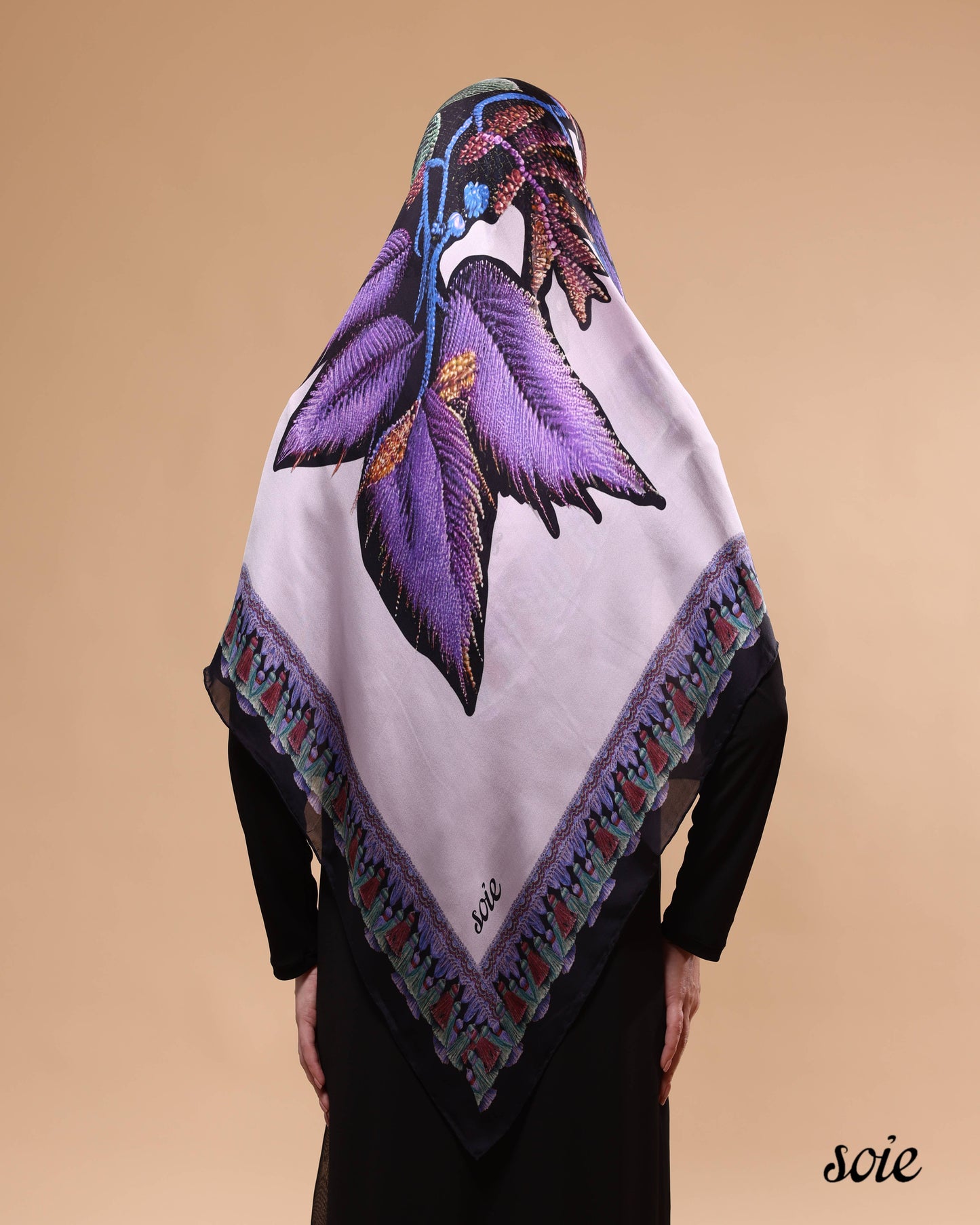 Feather Taspestry scarf