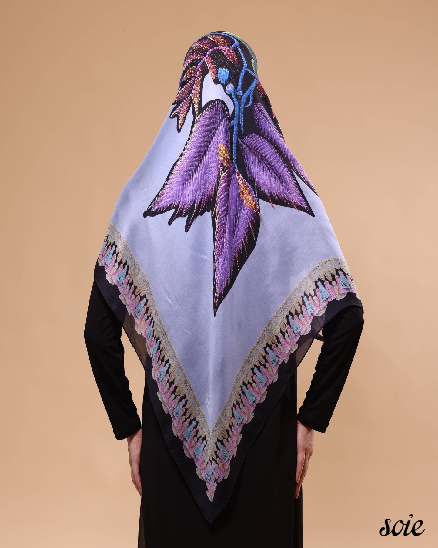 Feather Taspestry scarf