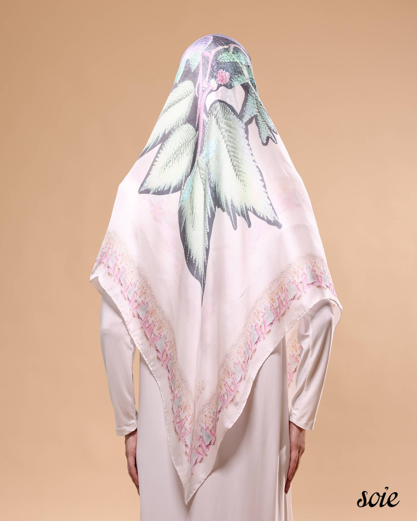 Feather Taspestry scarf