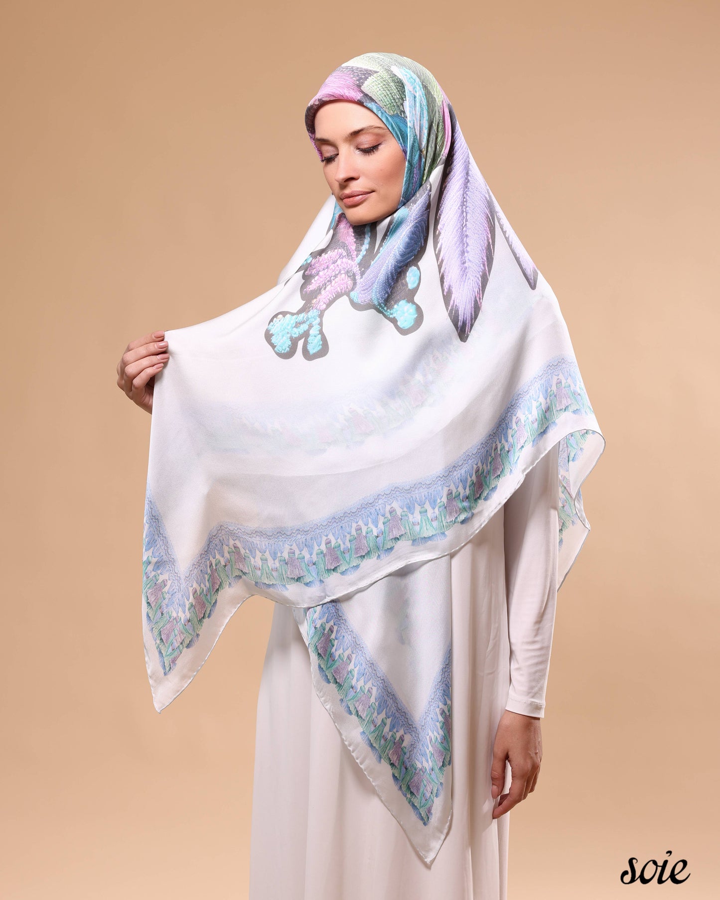 Feather Taspestry scarf