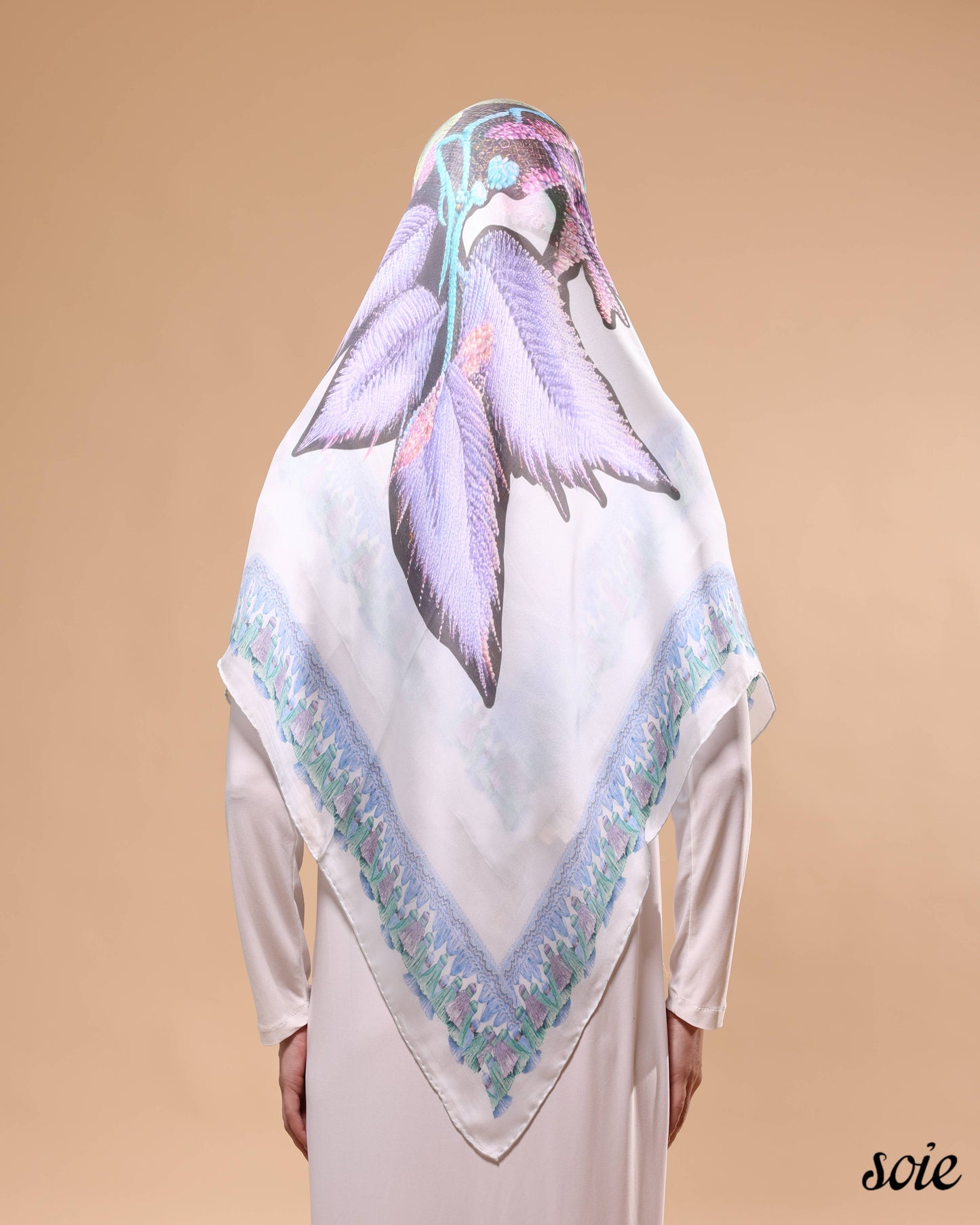 Feather Taspestry scarf