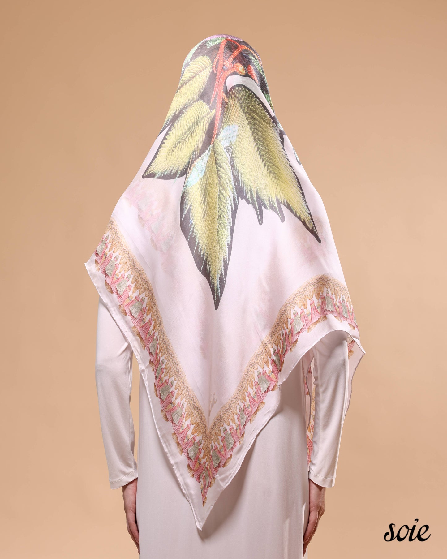 Feather Taspestry scarf