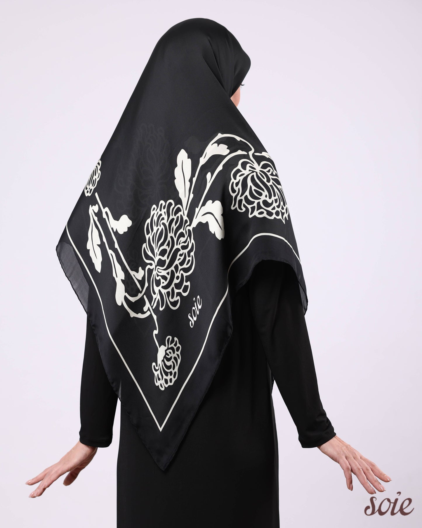 Line & Bloom scarf