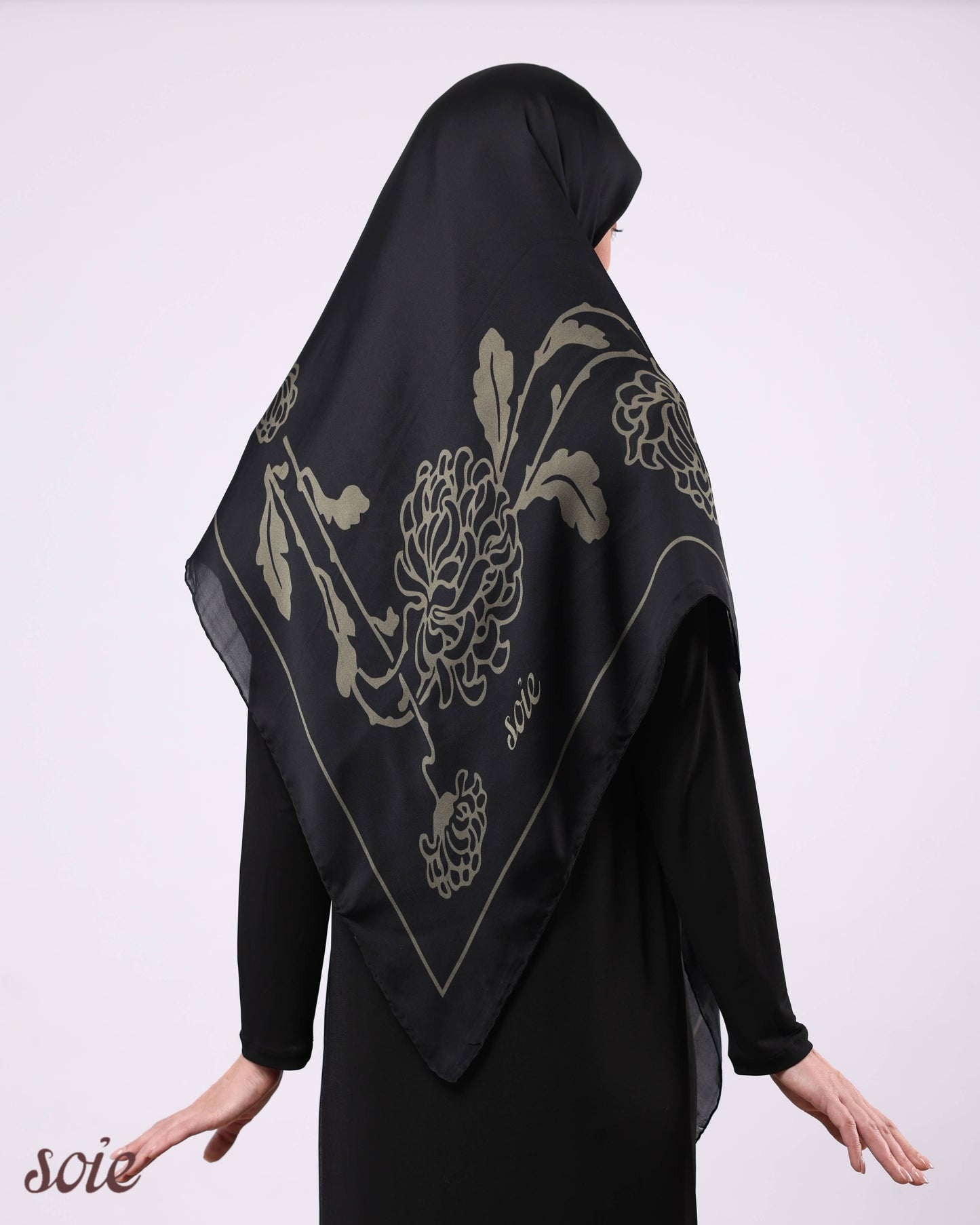 Line & Bloom scarf