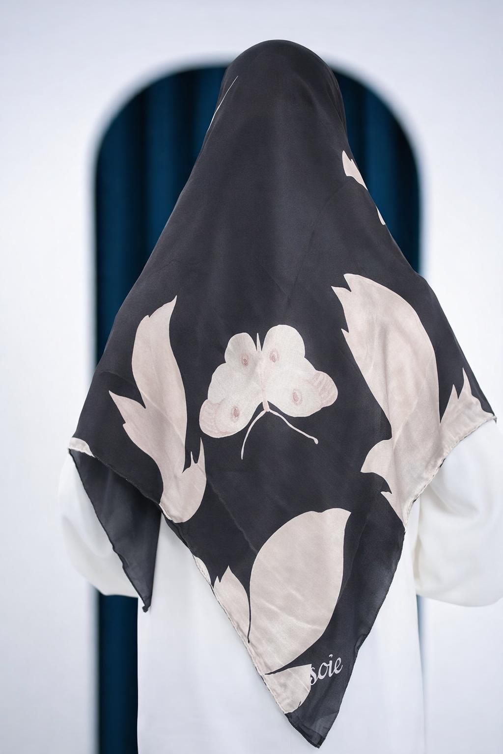 Floral dream scarf 1